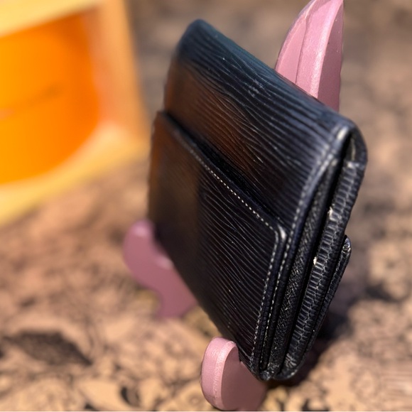 LOUIS VUITTON EPI WALLET - Picture 6 of 14